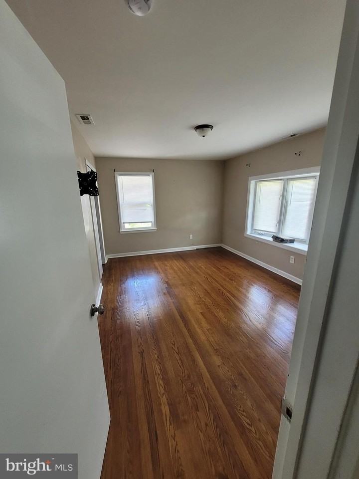 409 Phelps Ave - Photo 4 of 24