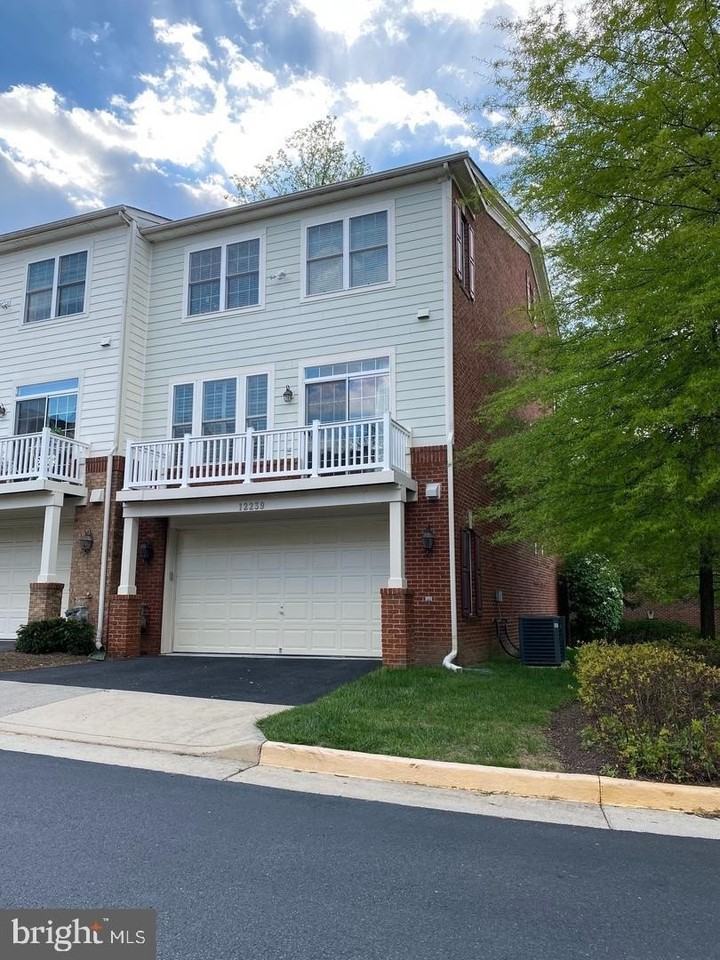 12239 Water Elm Ln - Photo 2 of 32