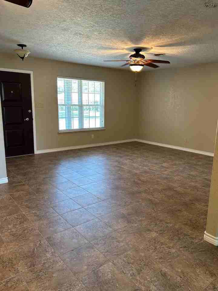 5204 Blue Ridge Dr - Photo 2 of 15