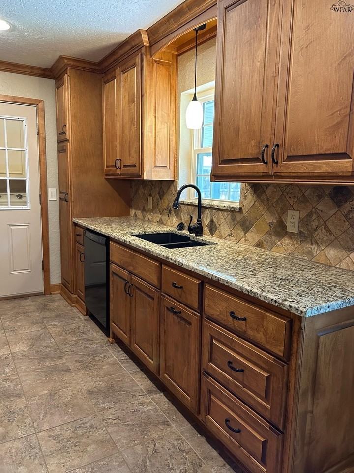 5204 Blue Ridge Dr - Photo 4 of 15