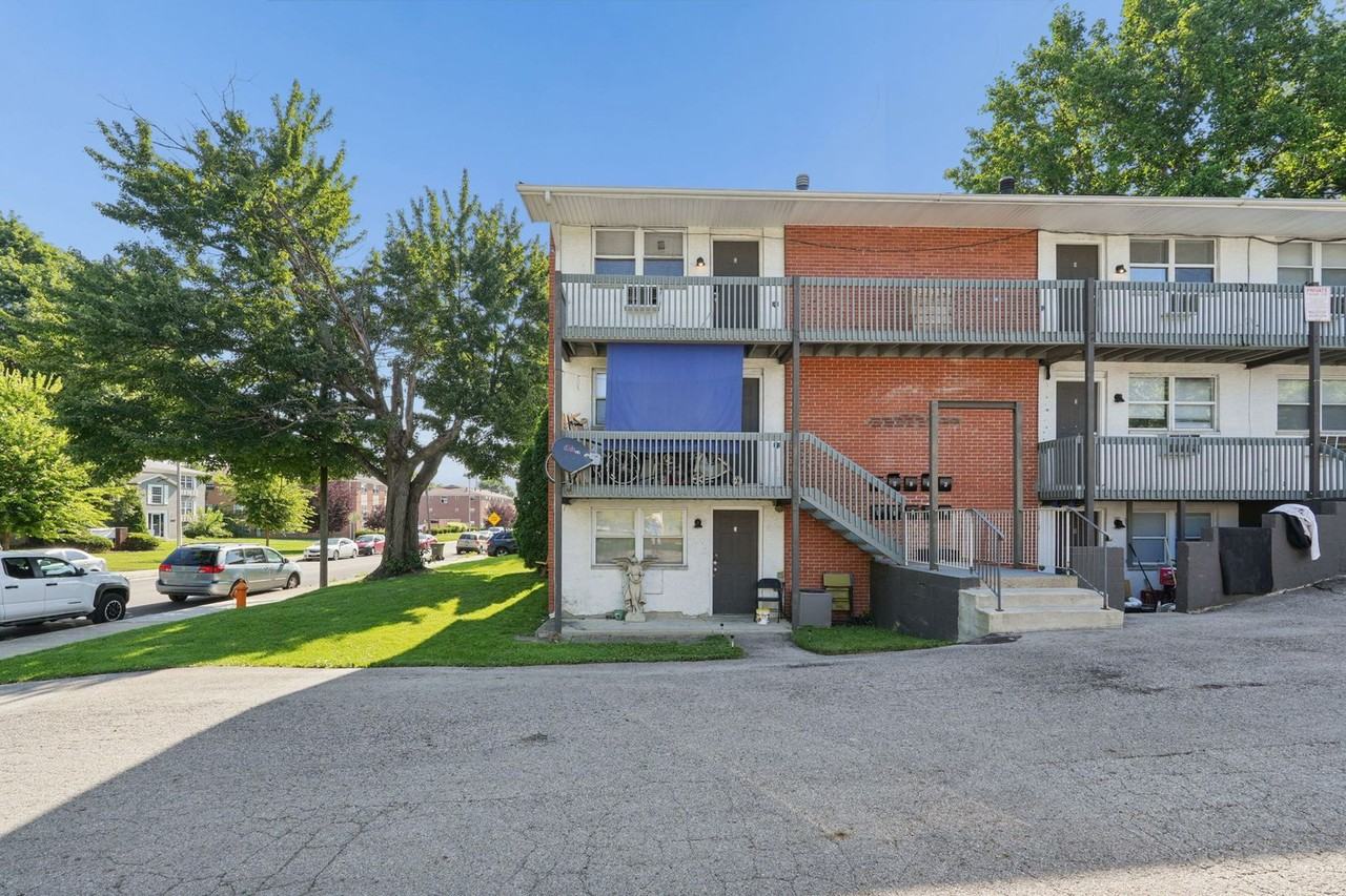 815 Riverview Dr #G - Photo 6 of 40