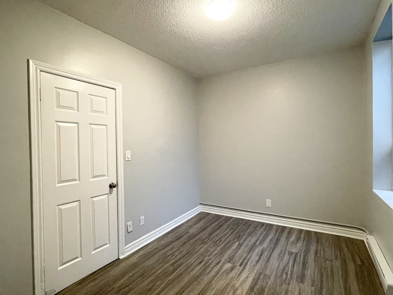 265 Emerald Street North #10 - Photo 4 of 5