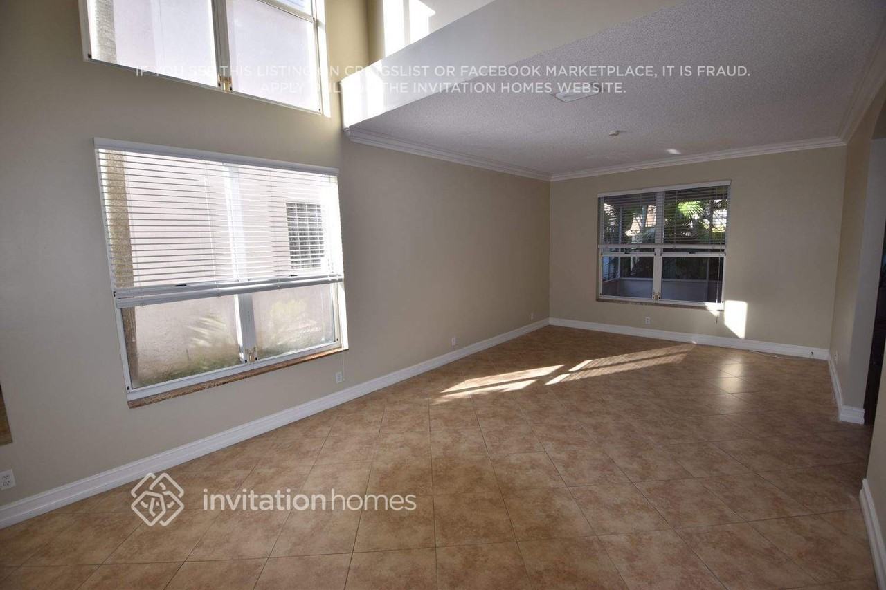 7901 Lakewood Cove Ct - Photo 2 of 12