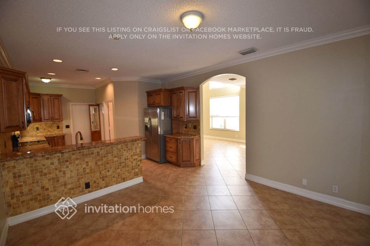 7901 Lakewood Cove Ct - Photo 3 of 12