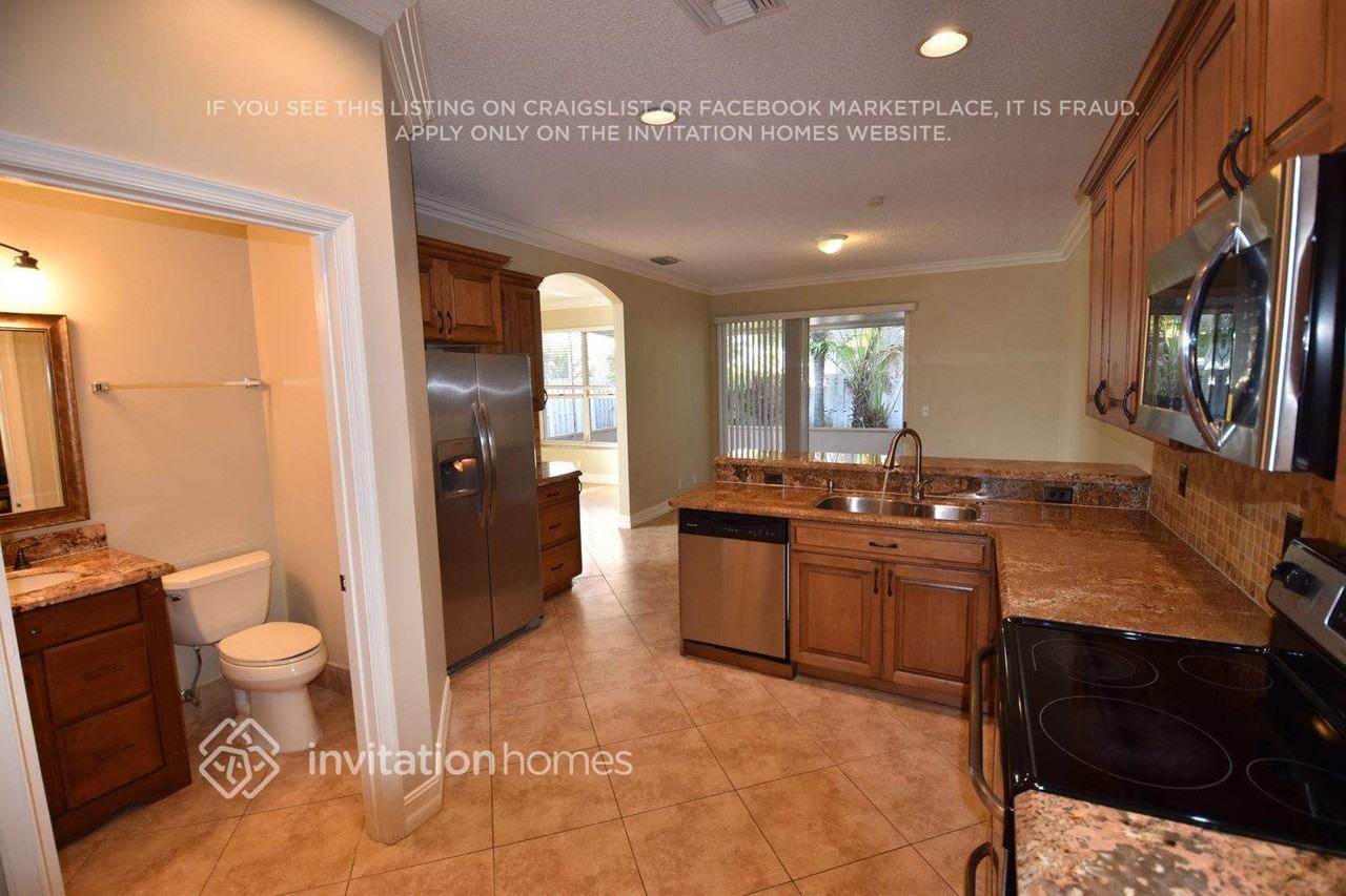 7901 Lakewood Cove Ct - Photo 4 of 12