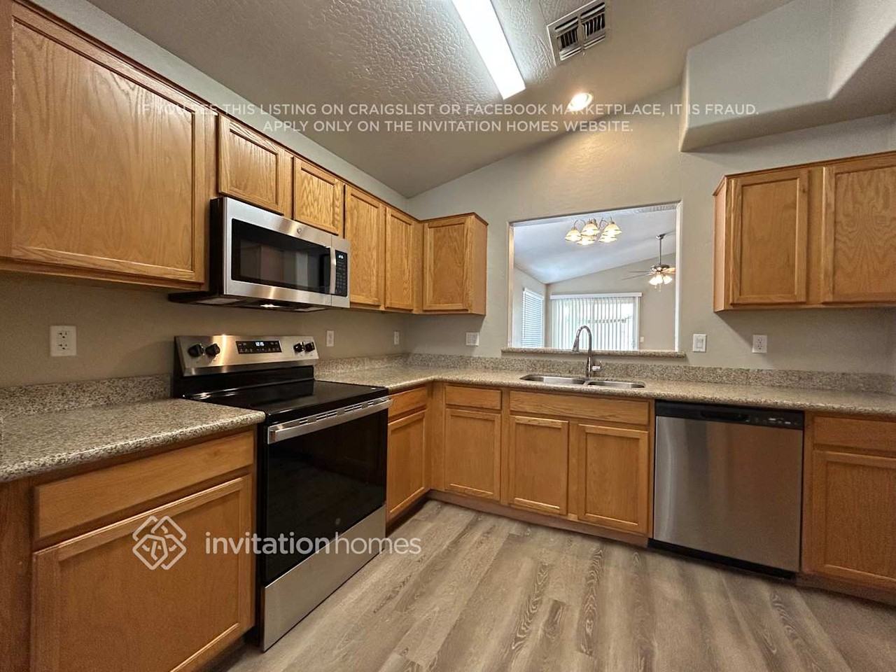 2122 S 114th Ave - Photo 5 of 17