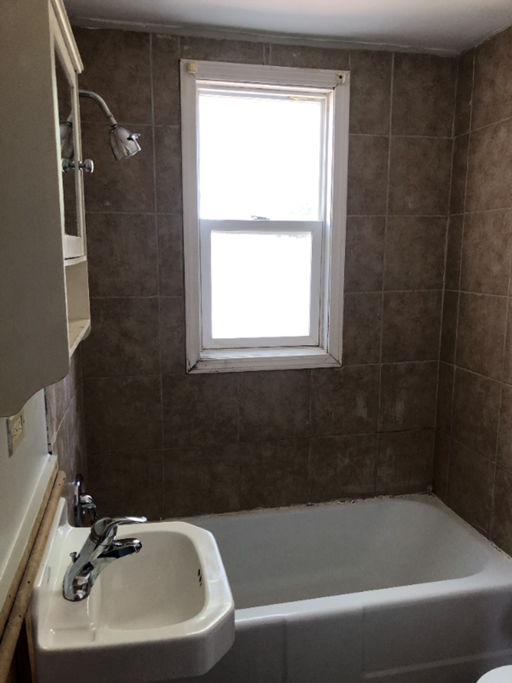 206 Balsam St - Photo 5 of 13
