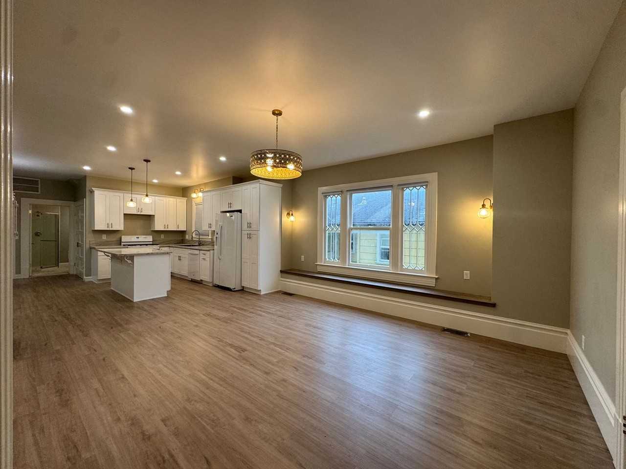 2146 C St - Photo 3 of 20