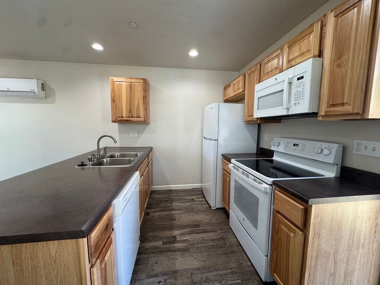 1742 Anderson Ave - Photo 3 of 10