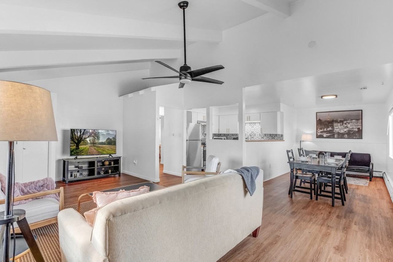1190 Oak Street - Photo 7 of 37