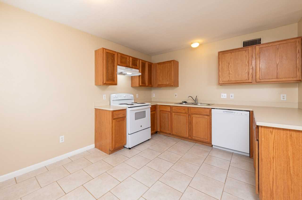 7300 Twin Crest Dr #201 - Photo 4 of 26