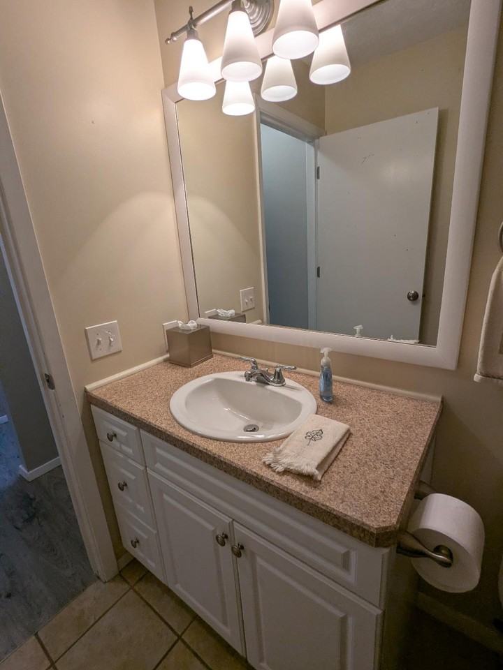 8064 Steven David Drive - Photo 5 of 19