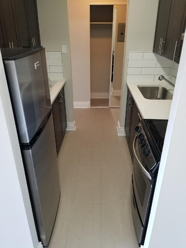 215 Clarence St · 206