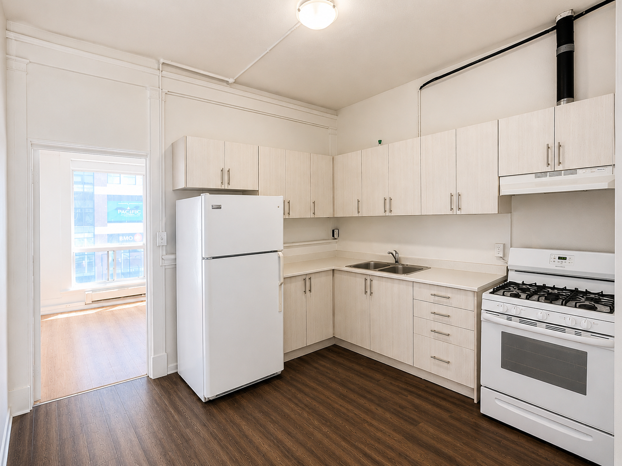 2980 Dundas Street West - Photo 2 of 10