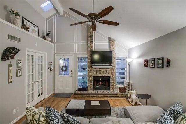 3431 San Jacinto St - Photo 3 of 20