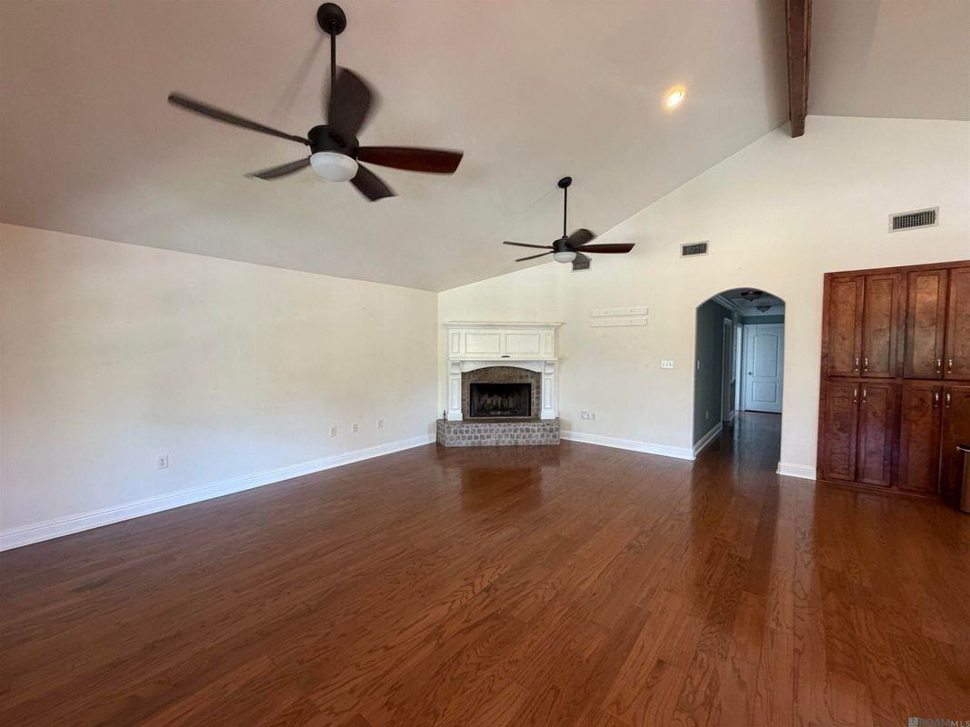 336 N River Rd - Photo 2 of 27