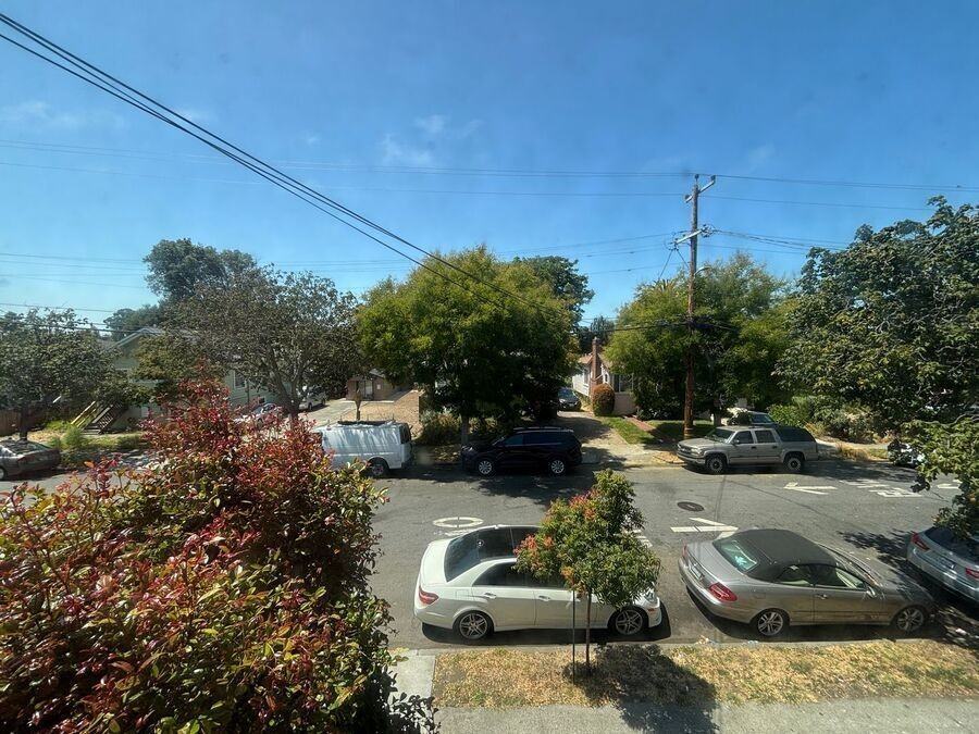 2223 Bonar St #E - Photo 4 of 28
