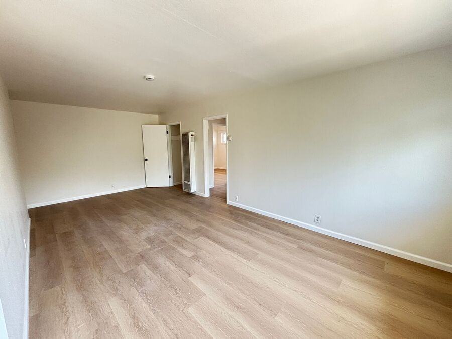 2223 Bonar St #E - Photo 5 of 28