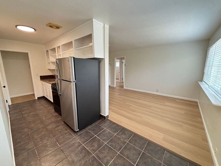 2223 Bonar St #E - Photo 7 of 28