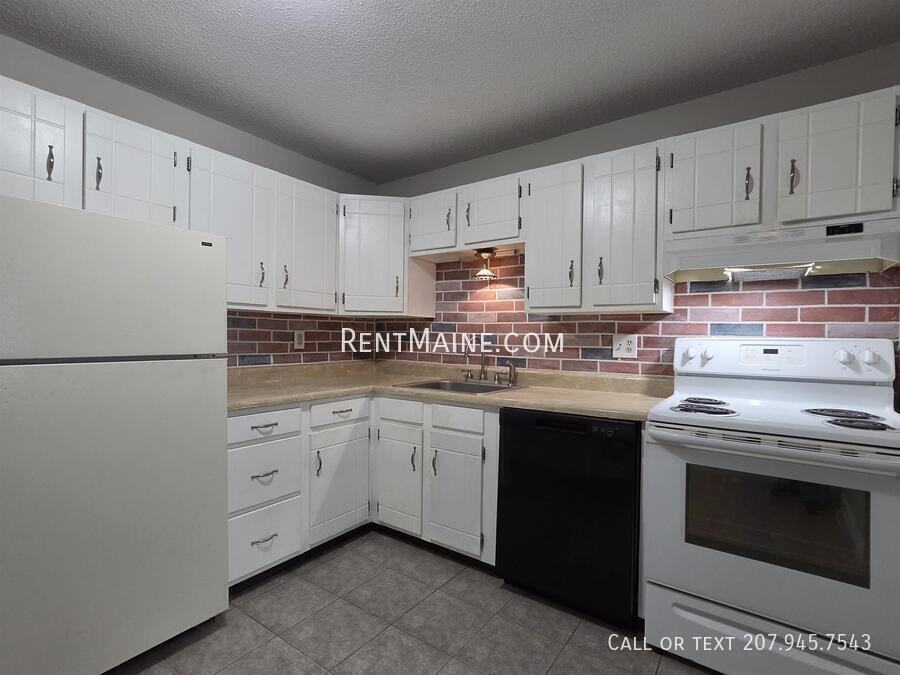 10 Tall Pines Dr #16 - Photo 3 of 22