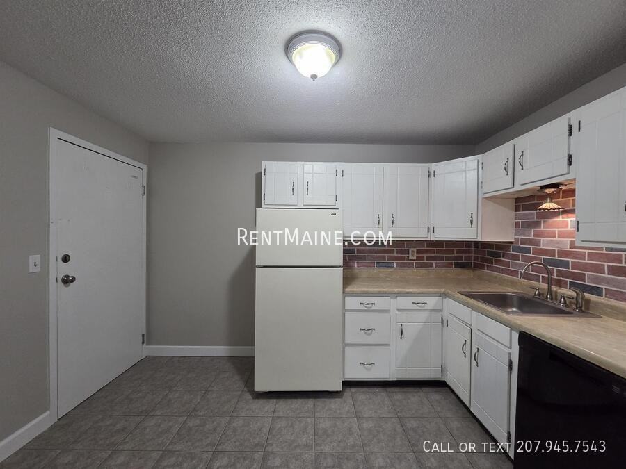 10 Tall Pines Dr #16 - Photo 5 of 22