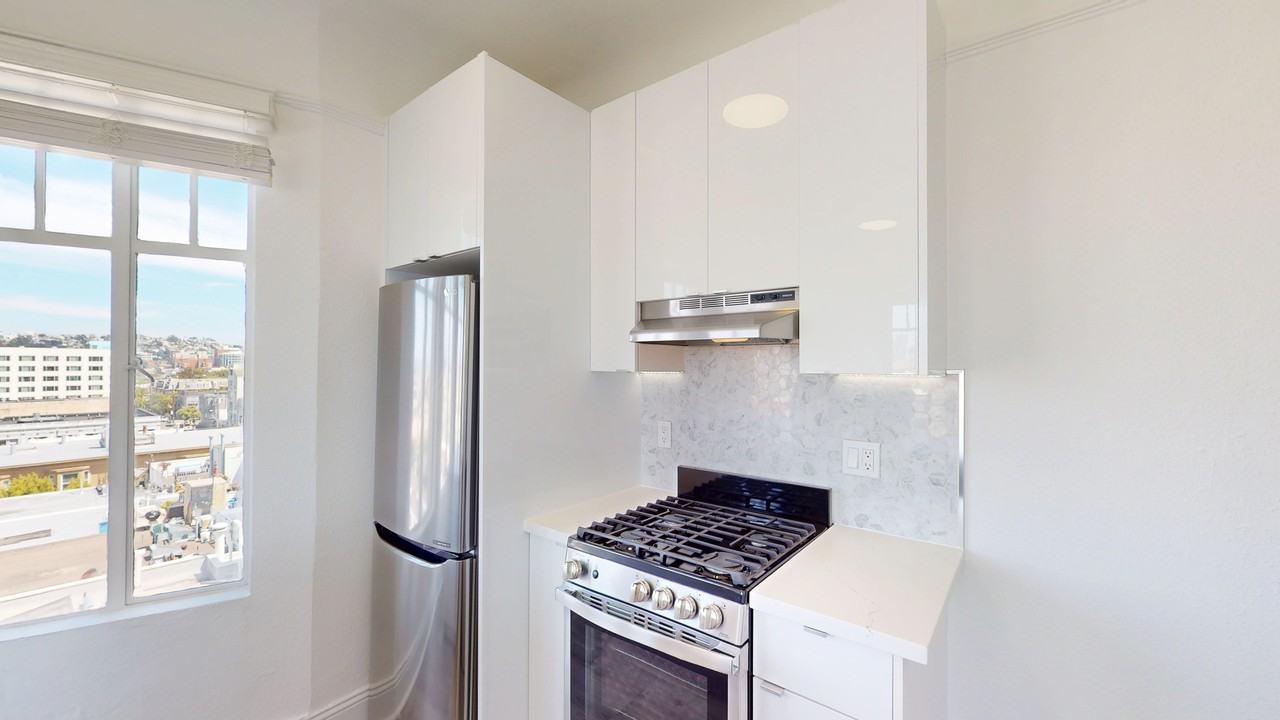 3272 21st St #602 - Photo 5 of 12