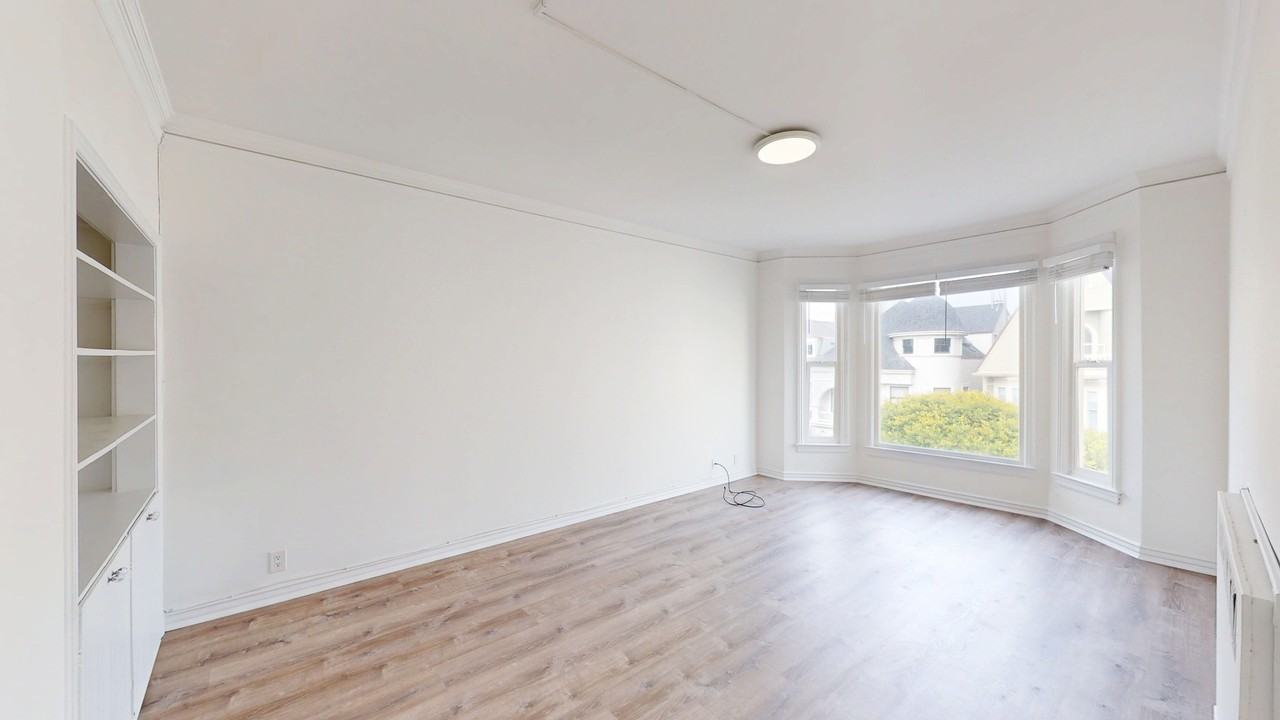 2425 Buchanan St #302 - Photo 5 of 15