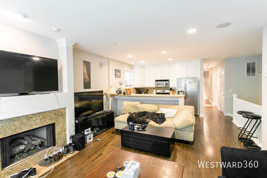 3231 N Clifton Ave #1N - Photo 3 of 14