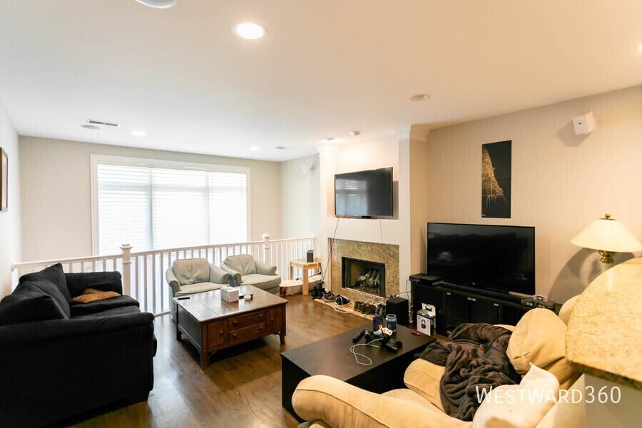 3231 N Clifton Ave #1N - Photo 4 of 14
