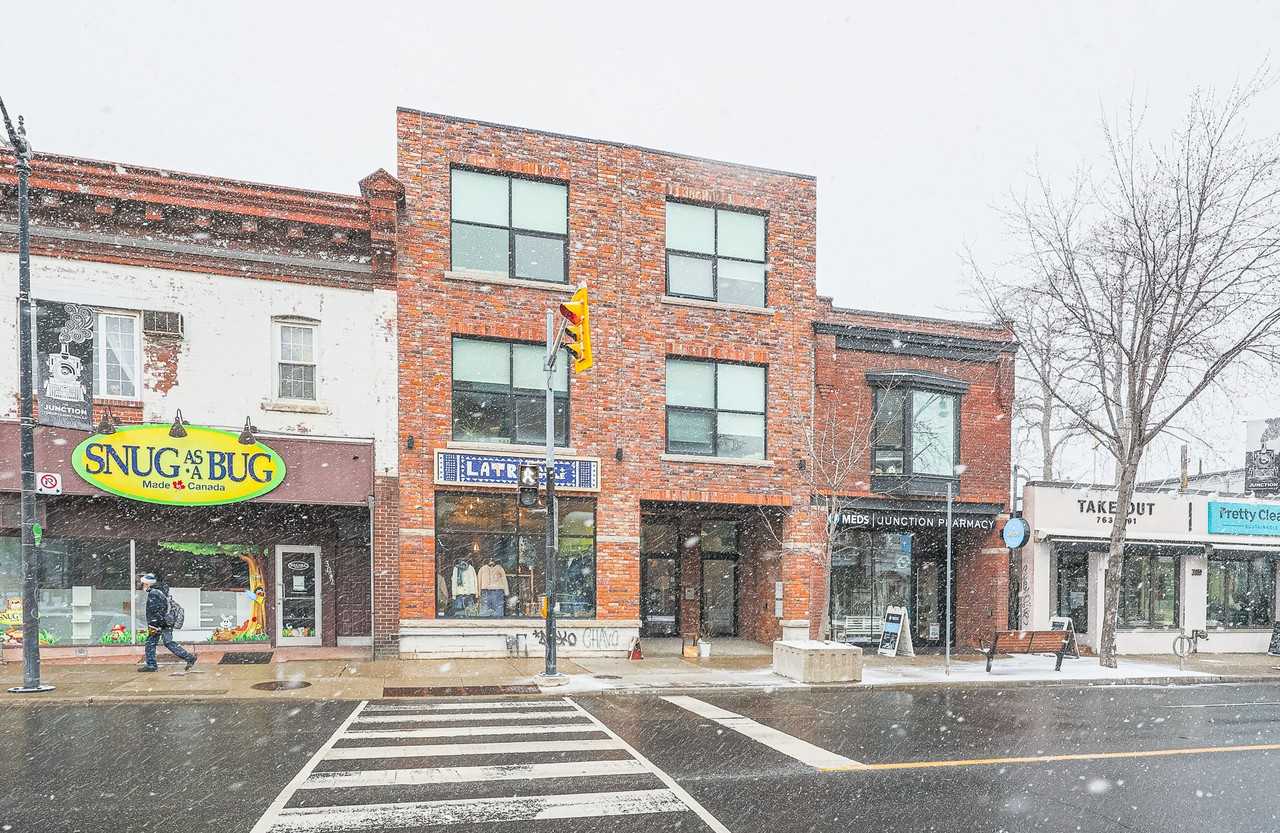 3020 Dundas St W - Photo 4 of 21