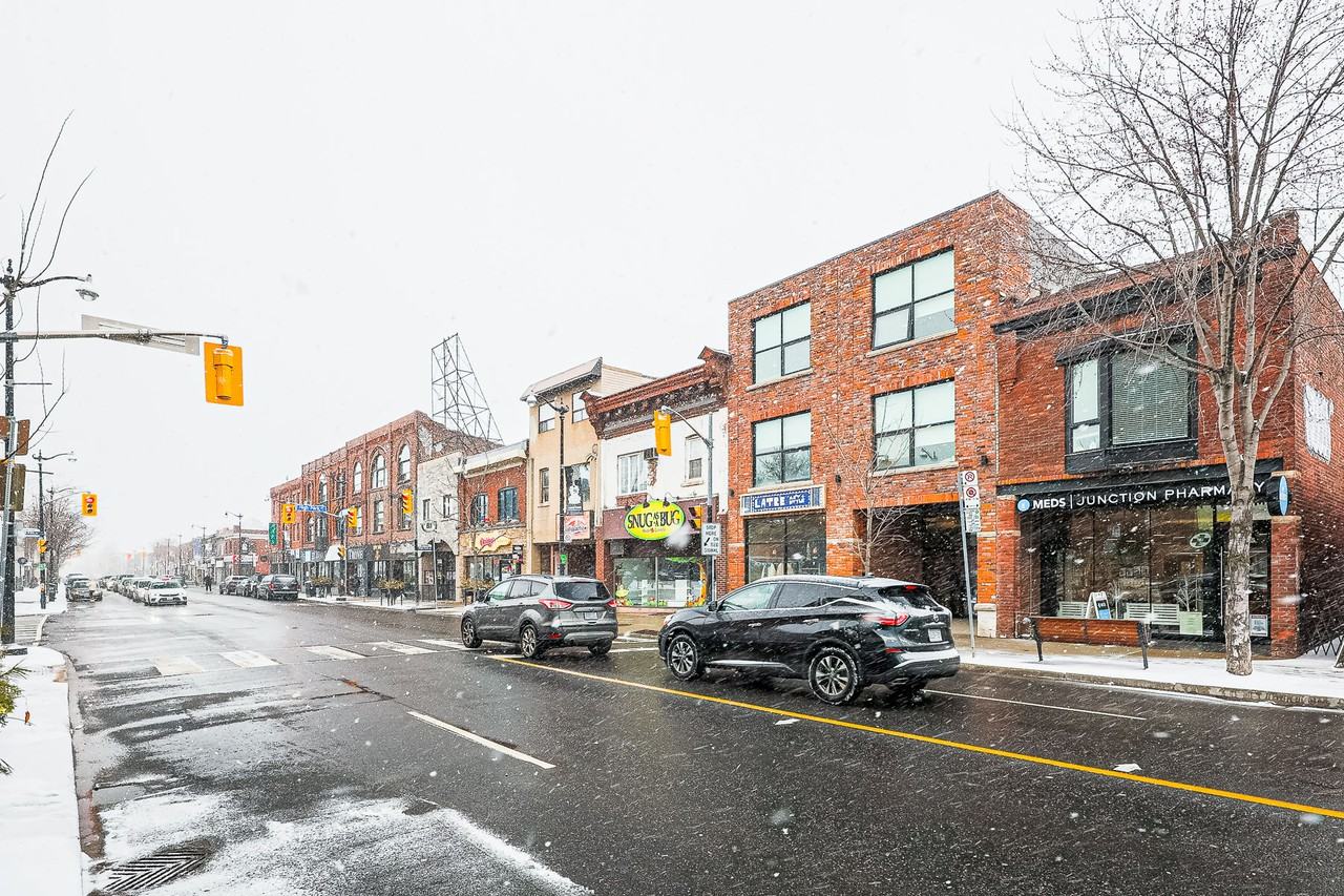 3020 Dundas St W - Photo 5 of 21