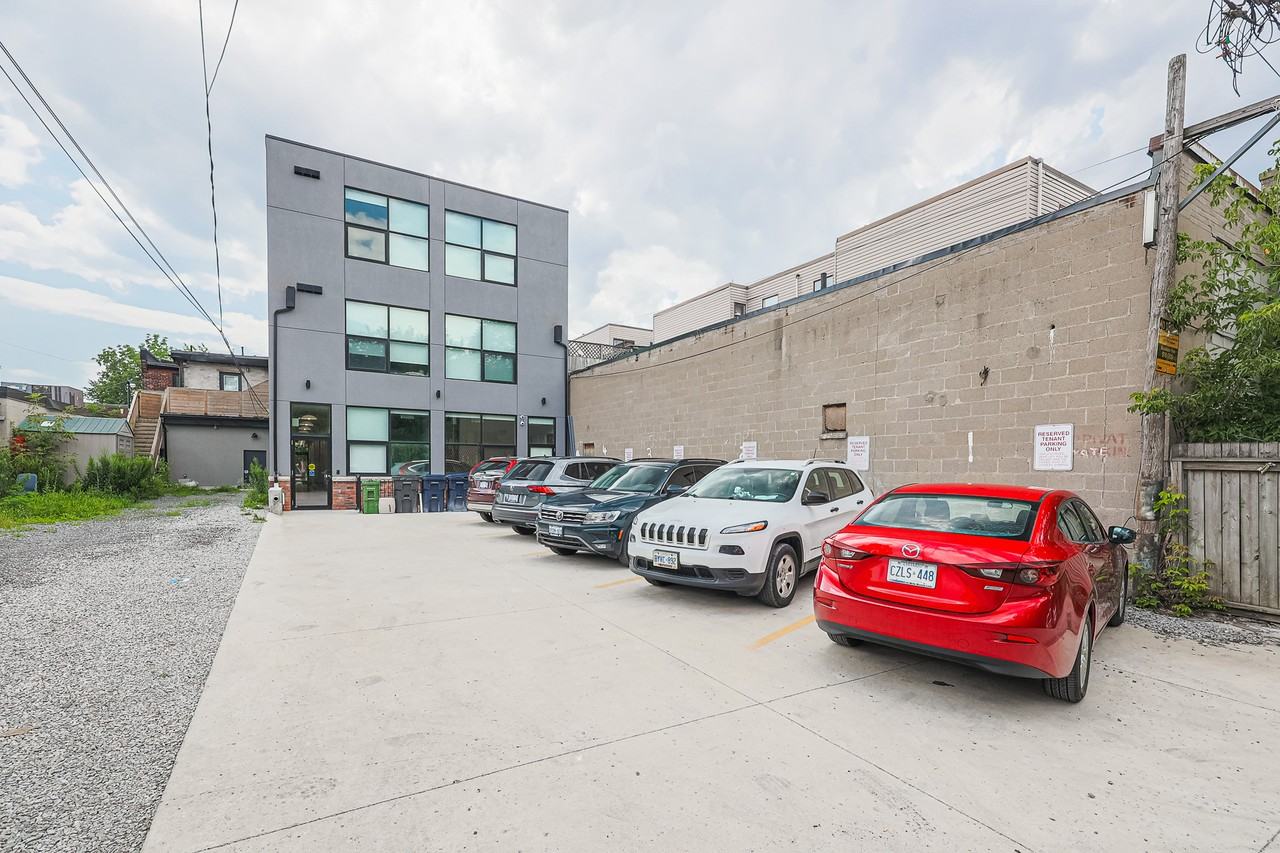 3020 Dundas St W - Photo 7 of 21