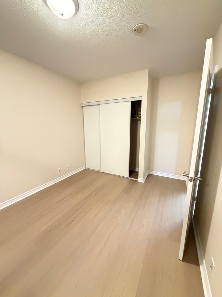 9235 Jane St - Photo 2 of 10