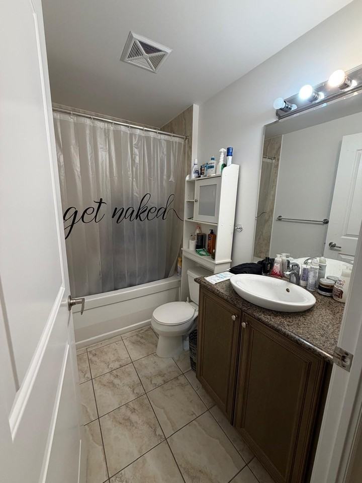9235 Jane St - Photo 6 of 10