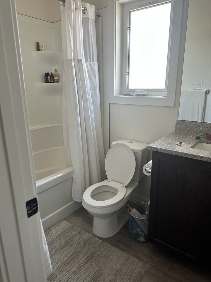 1840 Retallack St - Photo 4 of 9