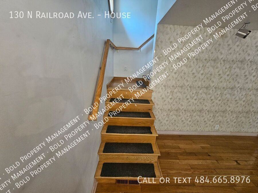 130 N Railroad St - Photo 3 of 18