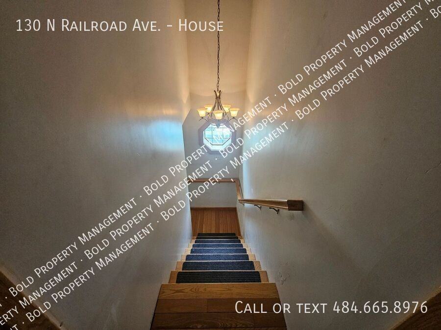 130 N Railroad St - Photo 4 of 18