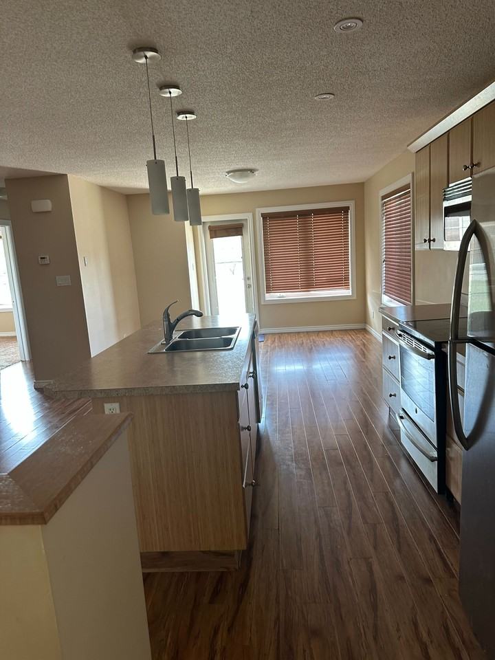 2160 Mcintyre St - Photo 2 of 10