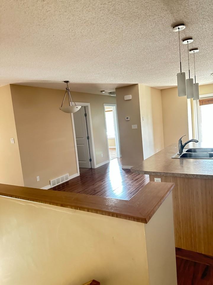 2160 Mcintyre St - Photo 3 of 10