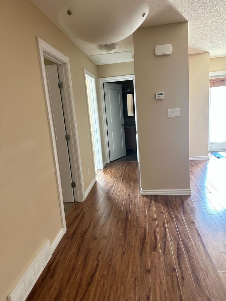2160 Mcintyre St - Photo 5 of 10