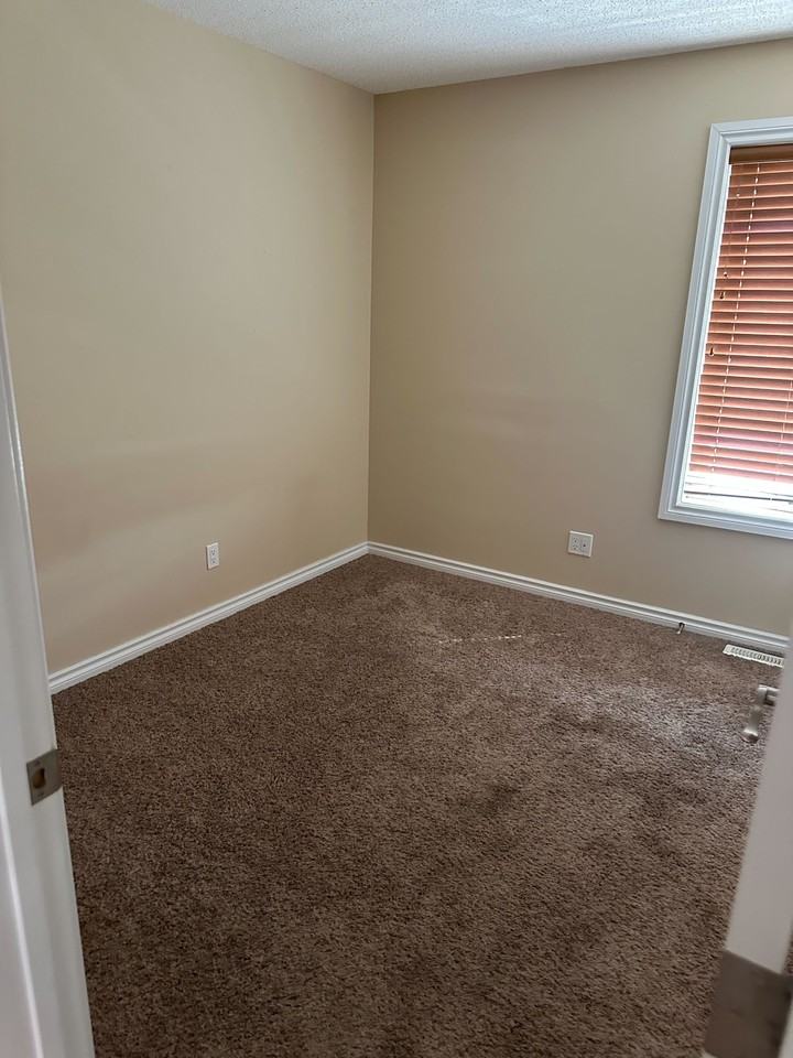 2160 Mcintyre St - Photo 6 of 10