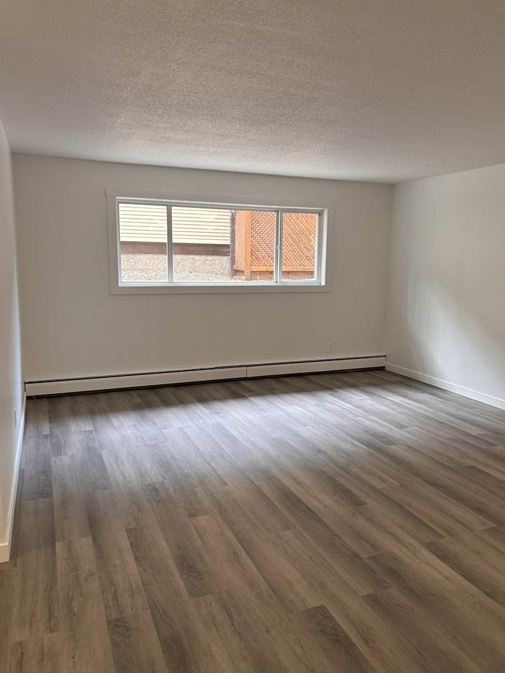 727 5th Ave N - Photo 3 of 12