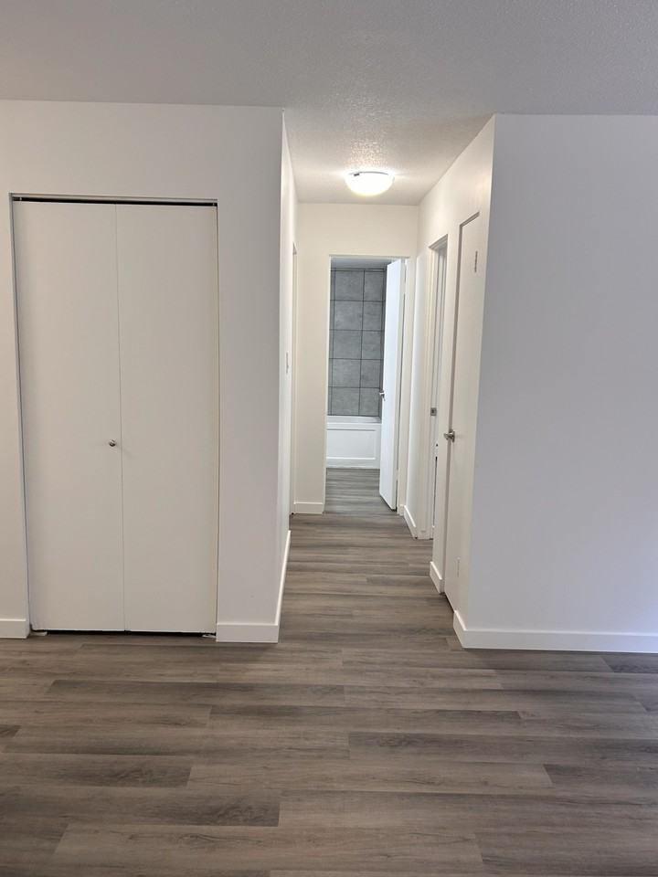 727 5th Ave N - Photo 6 of 12