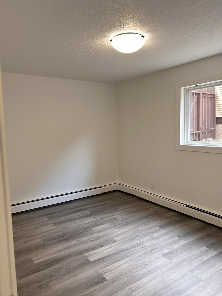 727 5th Ave N - Photo 7 of 12