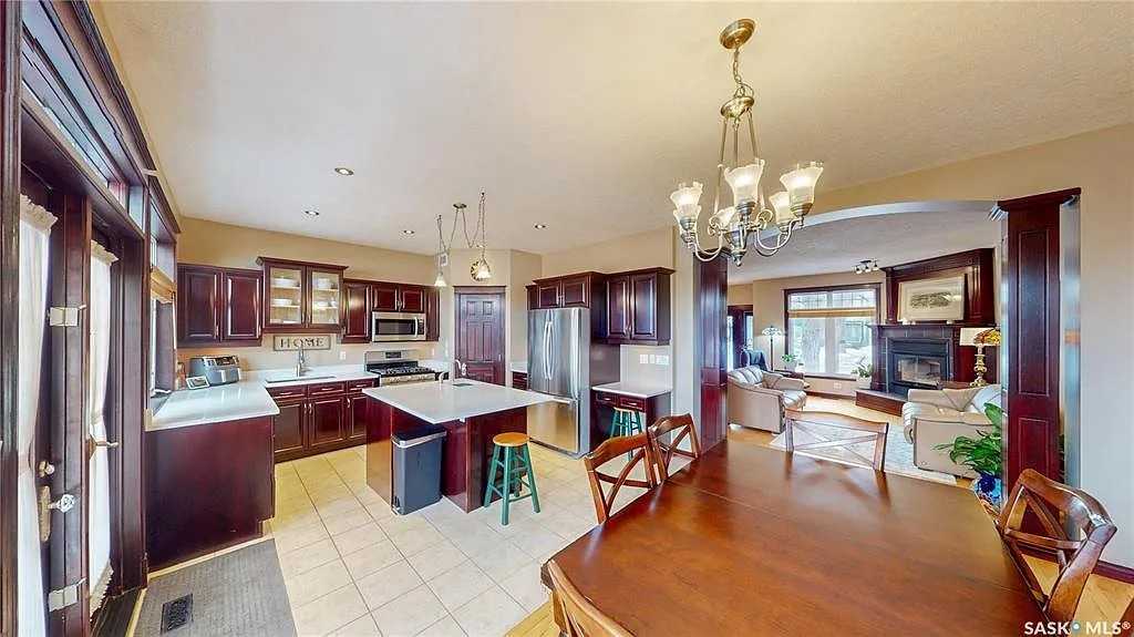 2830 Regina Ave - Photo 4 of 42