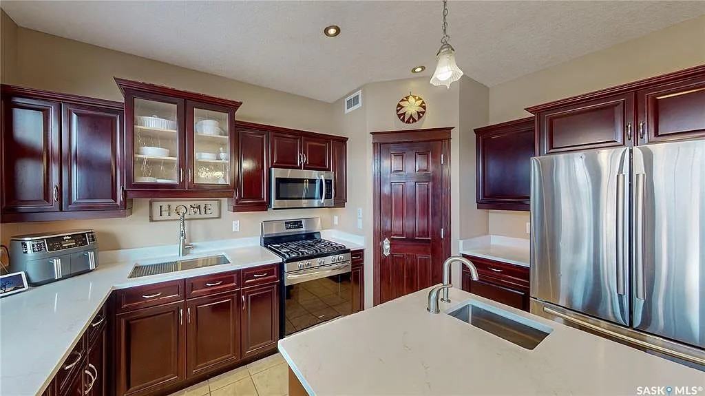 2830 Regina Ave - Photo 5 of 42
