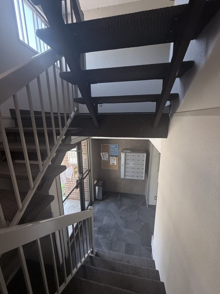 310 Stillwater Dr - Photo 3 of 9
