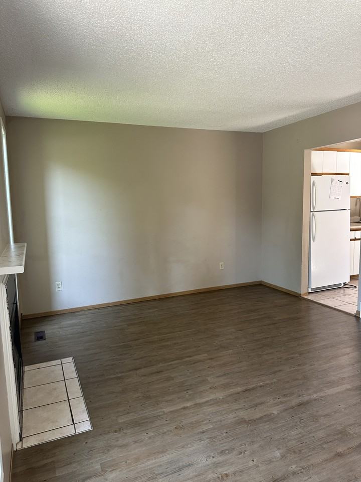 209 Thomson Ave - Photo 2 of 9
