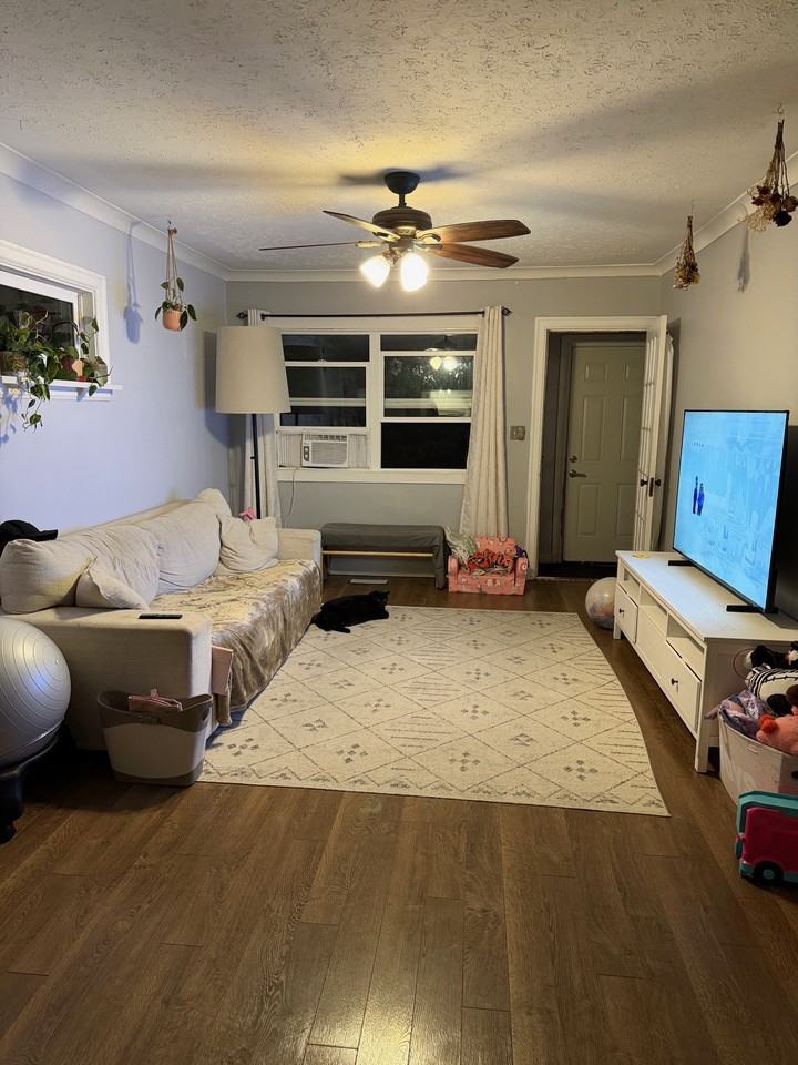 535 College Ave - Photo 4 of 8