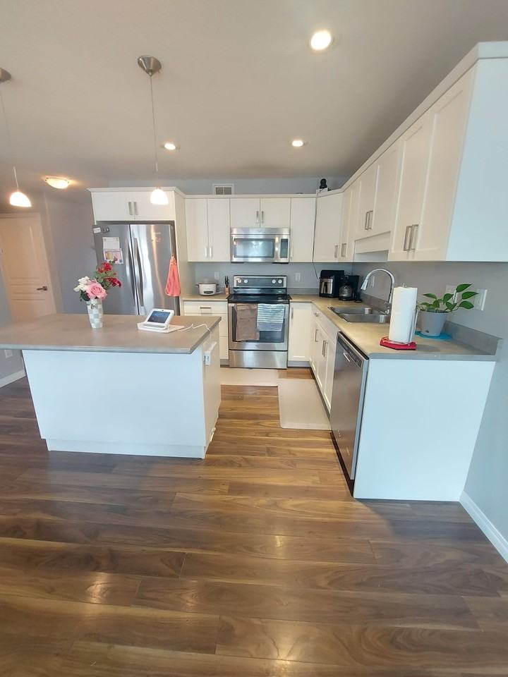 365 Dawson Cres - Photo 2 of 18